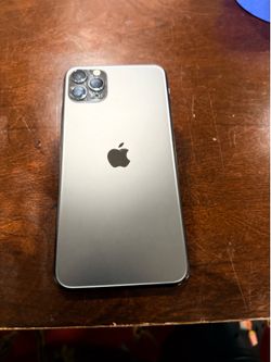 iPhone 11 Pro Max  in excellent condition iCloud lock for parts only
