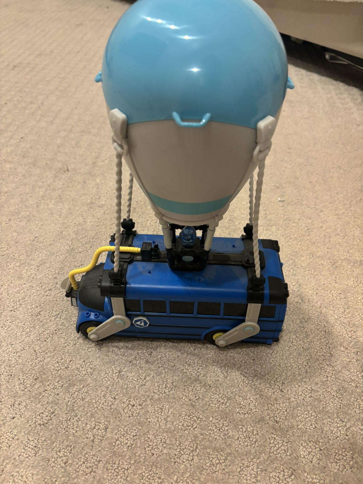 Fortnite Battle Bus