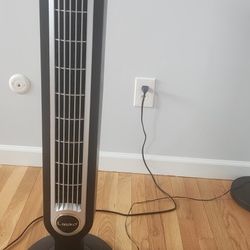 LASKO OSCILLATING TOWER FAN + REMOTE