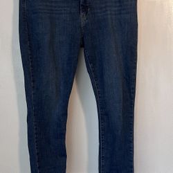 WOMENS LEVI JEANS size 33 ( 311 shaping skinny)