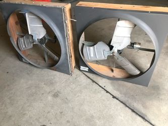2 Hardwired working Ventilation Fans 27.5” 2 ventiladores de extracción conectados directamente