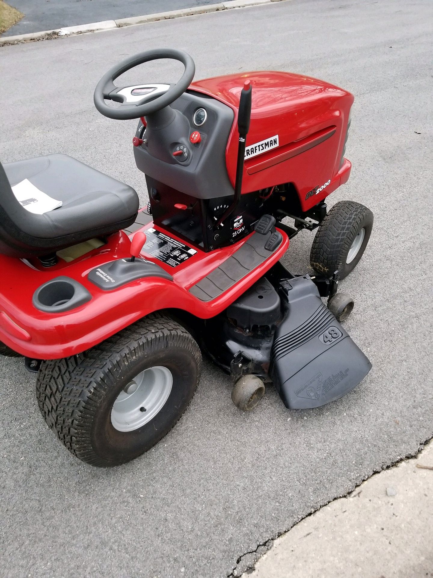 Craftsman DLT2000 riding mower. 25HP V twin Briggs Engine. 48
