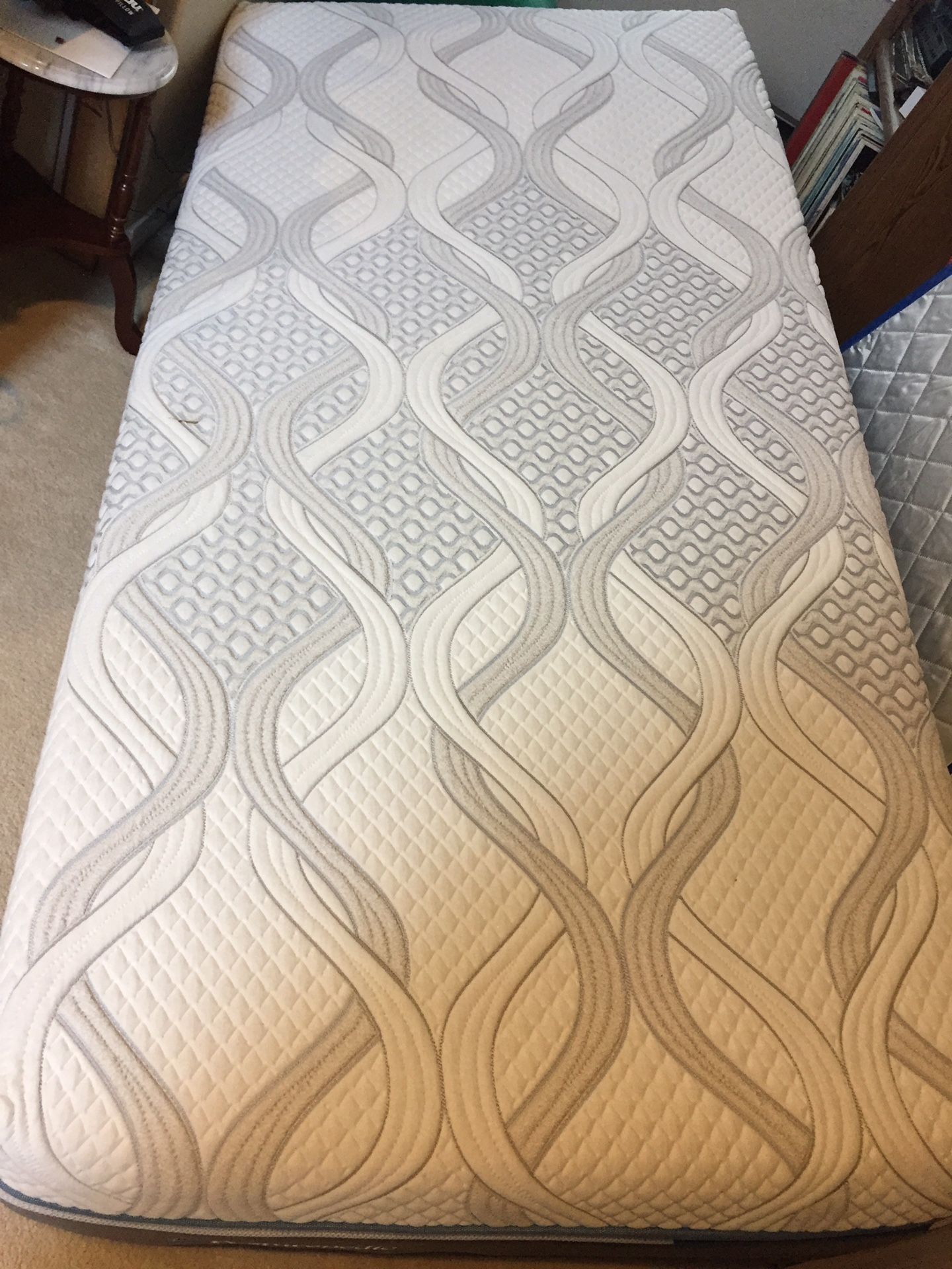 TwinXL mattress - Sealy posturepedic Hybrid elite. Used 6 months, great mattress but got a bigger bed. Excellent, extremely clean condition, paid $