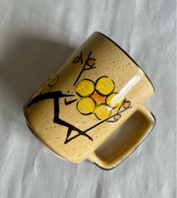 Vintage 10-oz Speckled Stoneware Yellow Flower Mug