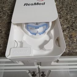 P 10 Airsense Nasal Pillows . Sz Lg.