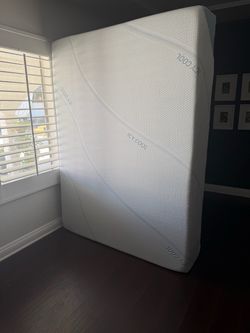 Queen memory foam mattress used in good condition only pick up today