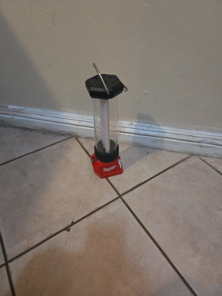 Milwaukee Light/USB Charger