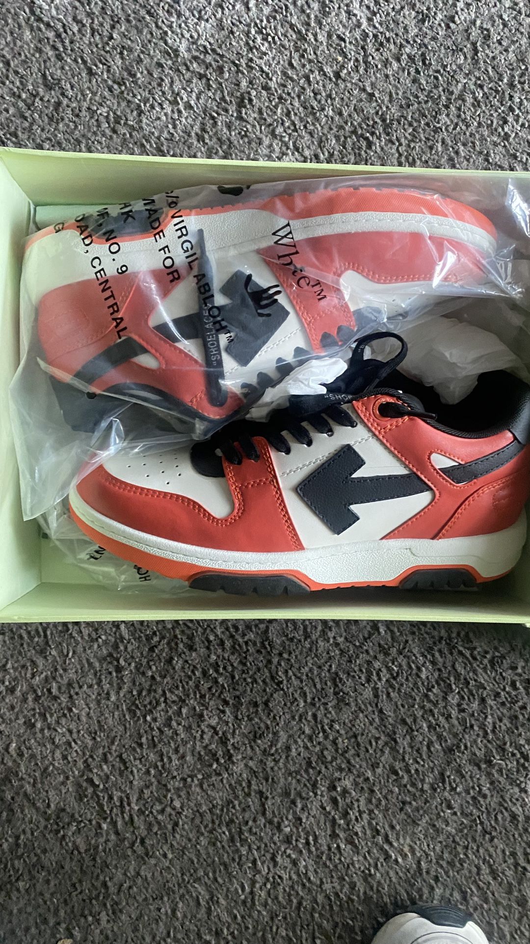 Off white out of office (size 42)