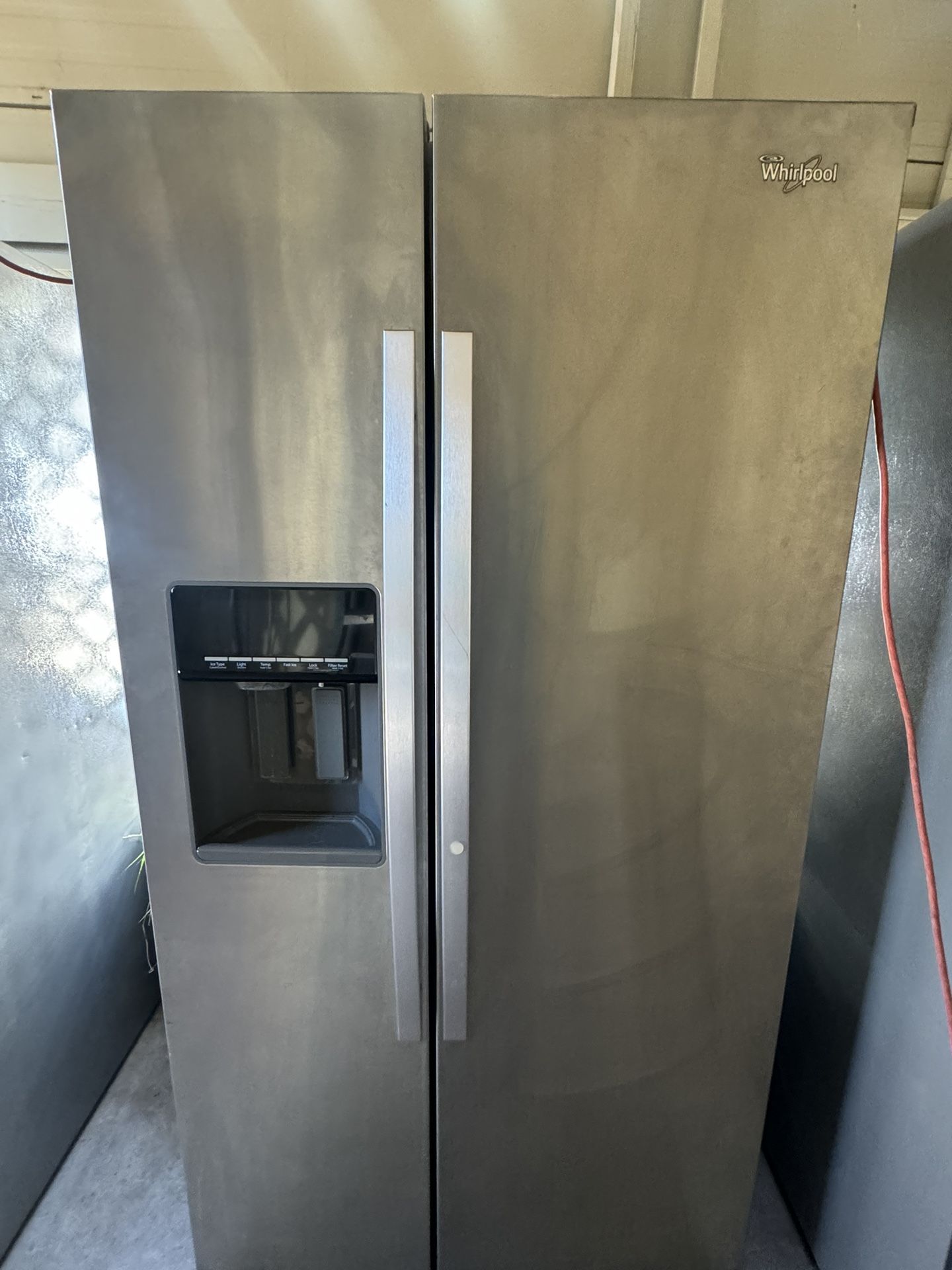 Refrigerator Whirlpool everything work