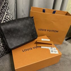 Louis Vuitton District PM messenger bag