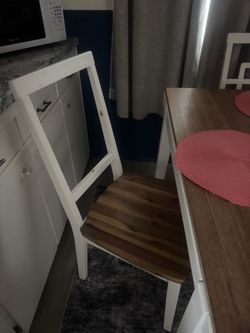 White table with 4 matching chairs