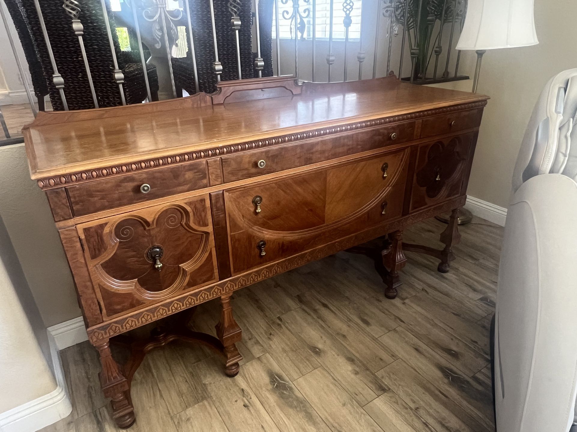 [MOVING SALE] - Wooden Cabinet/ Side Table, Beautiful Antique 
