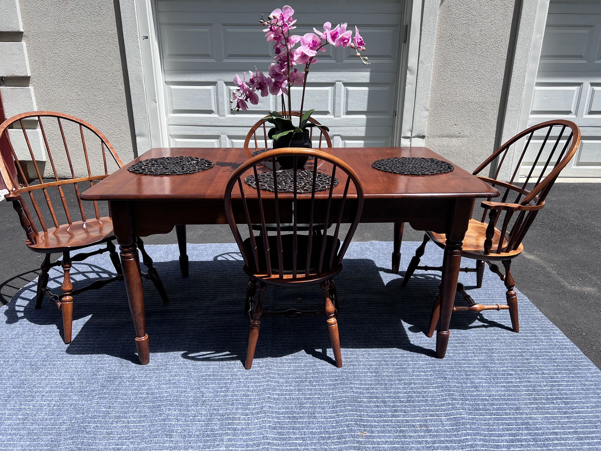 NICHOLS & STONE CO. Dining Table & 4 Chairs. Delivery Available🚚.