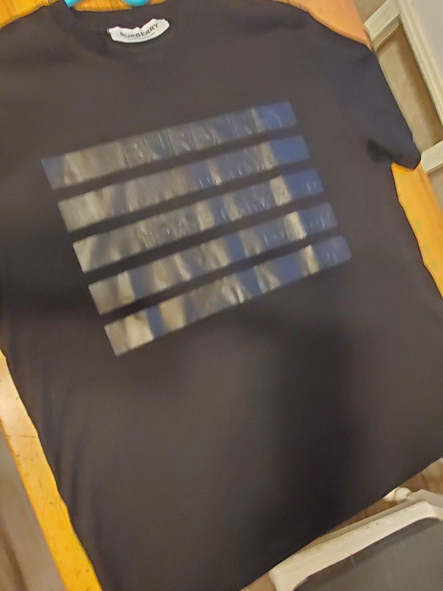 ⭐️NEW **BURBERRY** MENS T-SHiRT ((Size L))