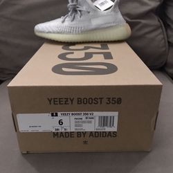 Yeezy 350 v2