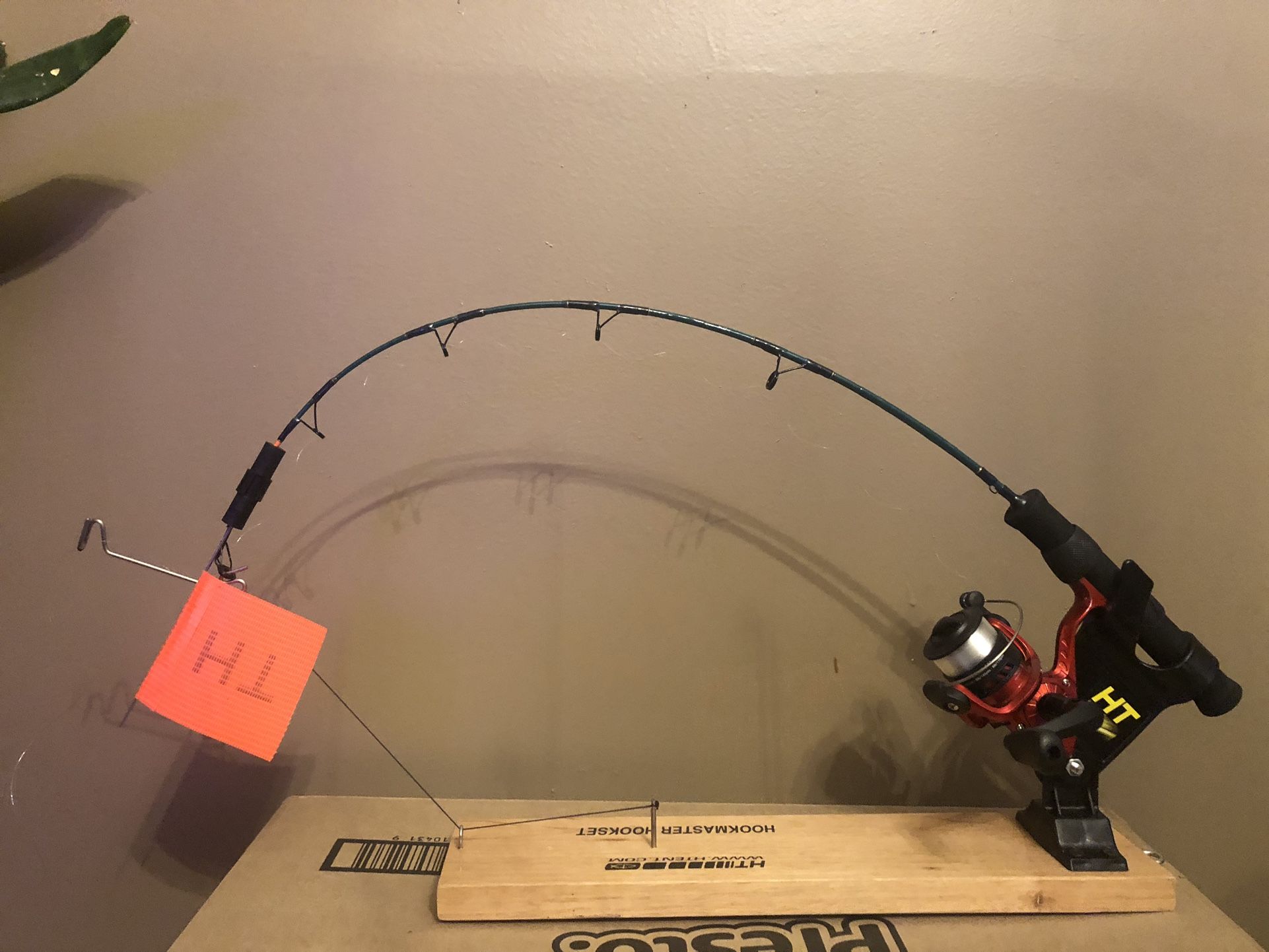 HT Hookmaster Jaw Jacker With Rod & Reel