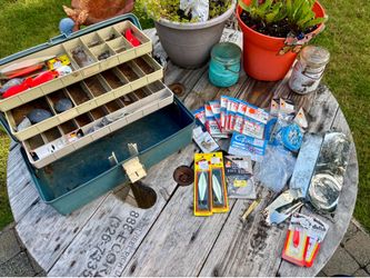 Vintage fishing tackle box salt water miscellaneous tackle