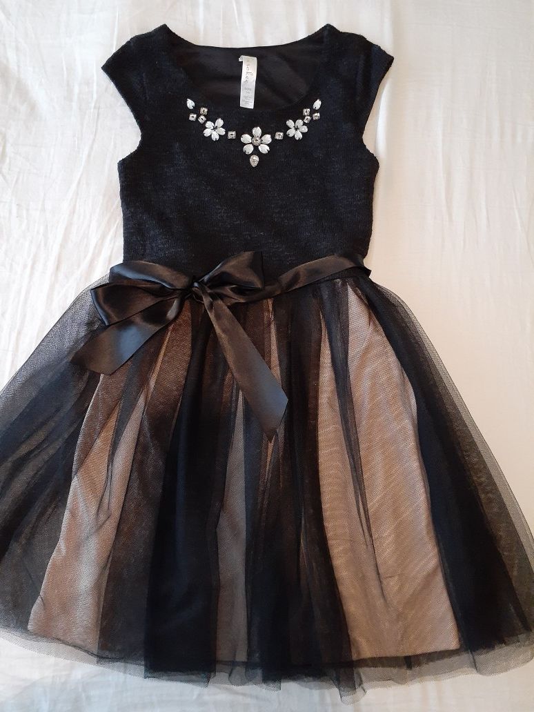 Girls Black fancy dress, Size 7/8.