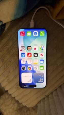 Iphone 15 pro Max in white