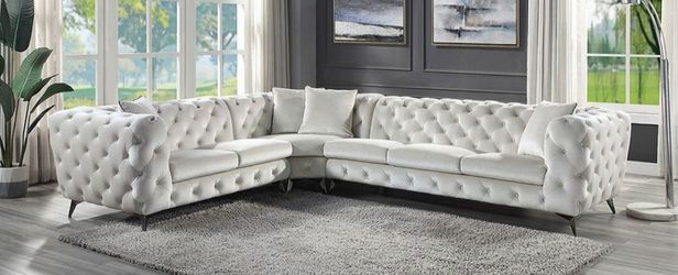 Brand New Beige Super Plush Sectional Sofa (Pillows Included)