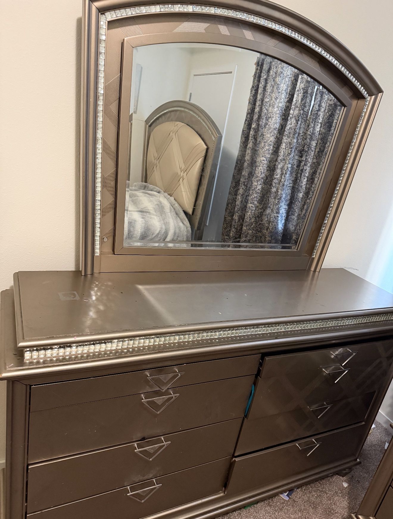 Dresser With Mirror