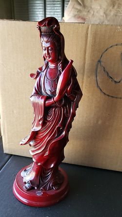 Quan yen statue