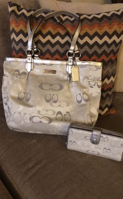 Coach purse & wallet... White & Silver