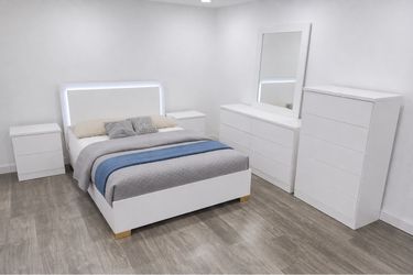 Brand New Modern Bedroom Set with LED / Juego de Cuarto Nuevo con Luces LED
