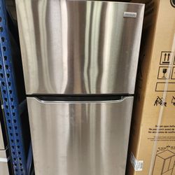 Frigidaire Top Freezer 21 Cf Stainless Steel 30" New