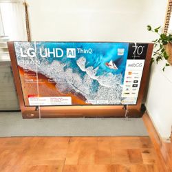 HD322 70” Lg smart 4k led Uhd tv floor model display 