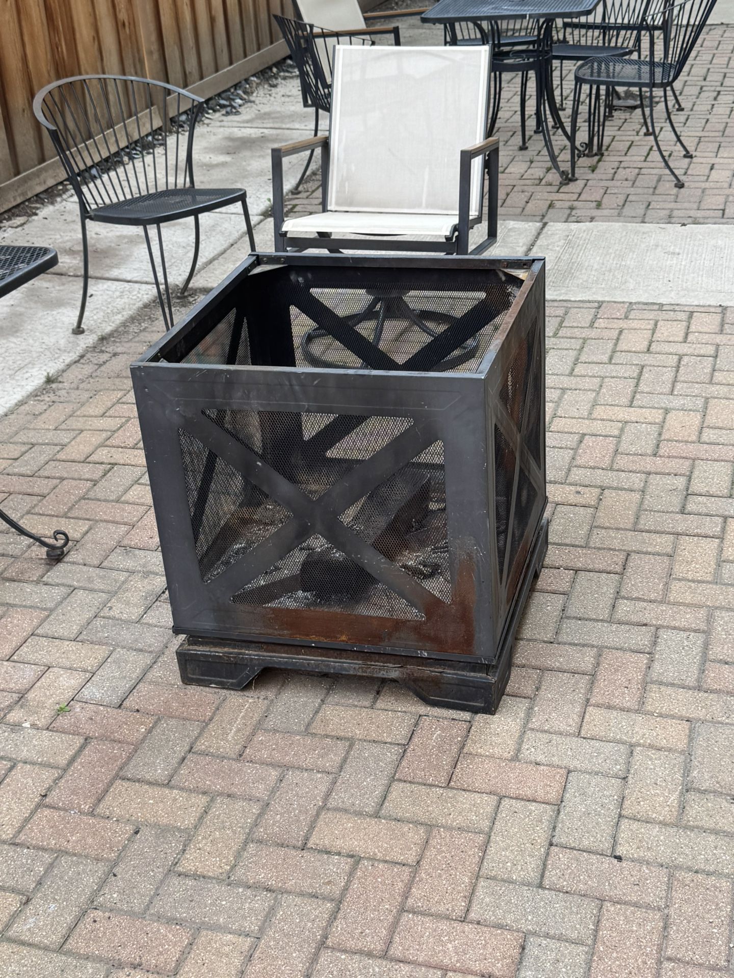 Fire Pit With Pick And Cover