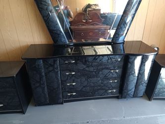 BLACK DRESSER & Mirror