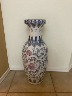Large vintage Chinese vase