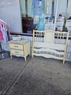 French Provincial Twin W/bedside Dresser (With Rails)