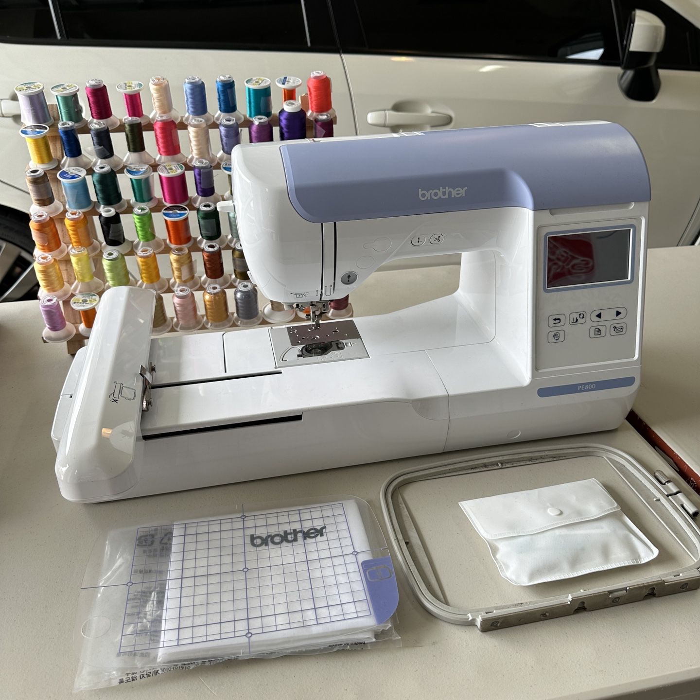Brother PE800 5 x 7 Embroidery Machine w/ Embroidery Bundle