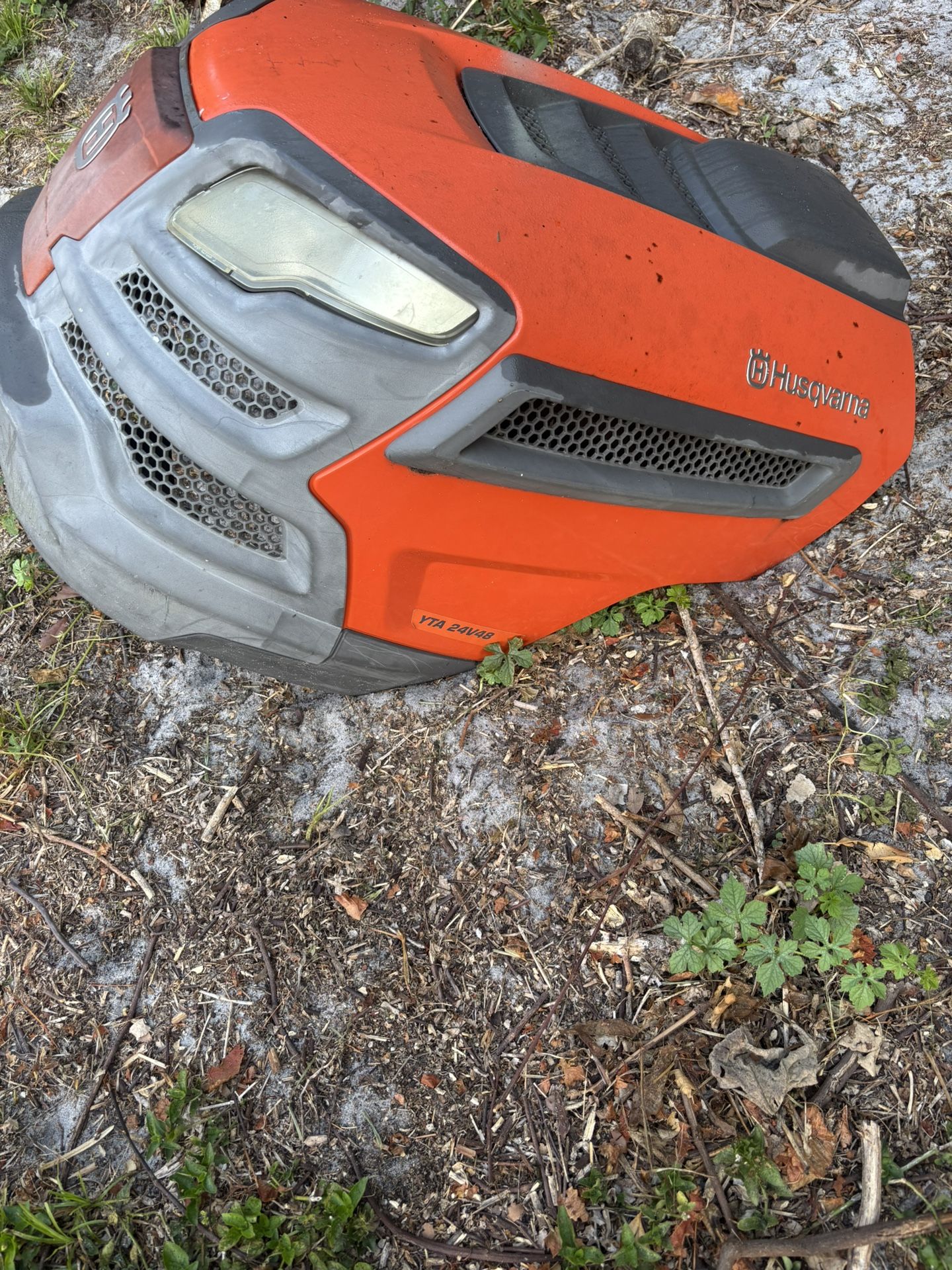 Husqvarna YTA 24v48 Hood