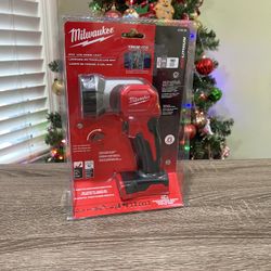 Milwaukee M18 Cordless 18 Volt LED Work Light TOOL ONLY / BRAND NEW