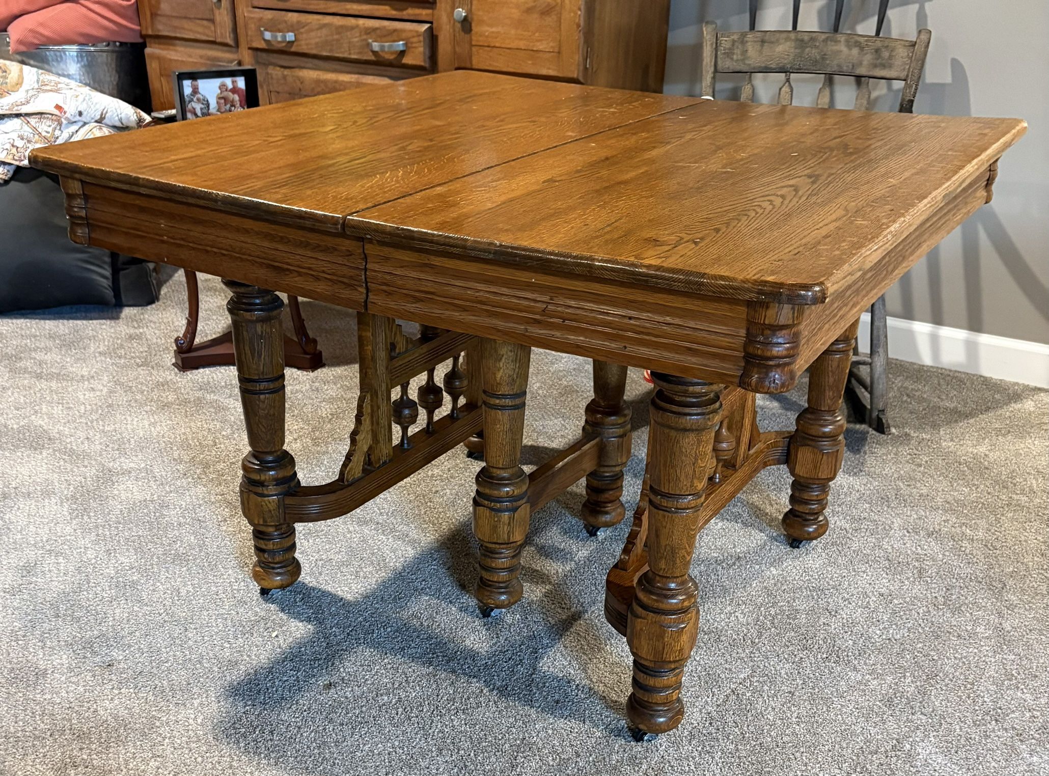 Oak Dining Table with 3 Leaves