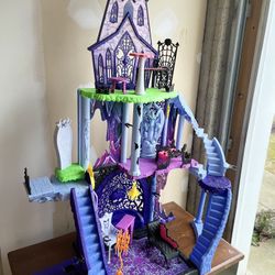 Monster High Freaky Fusion Catacombs 4' Tall Playset Dollhouse with Furniture