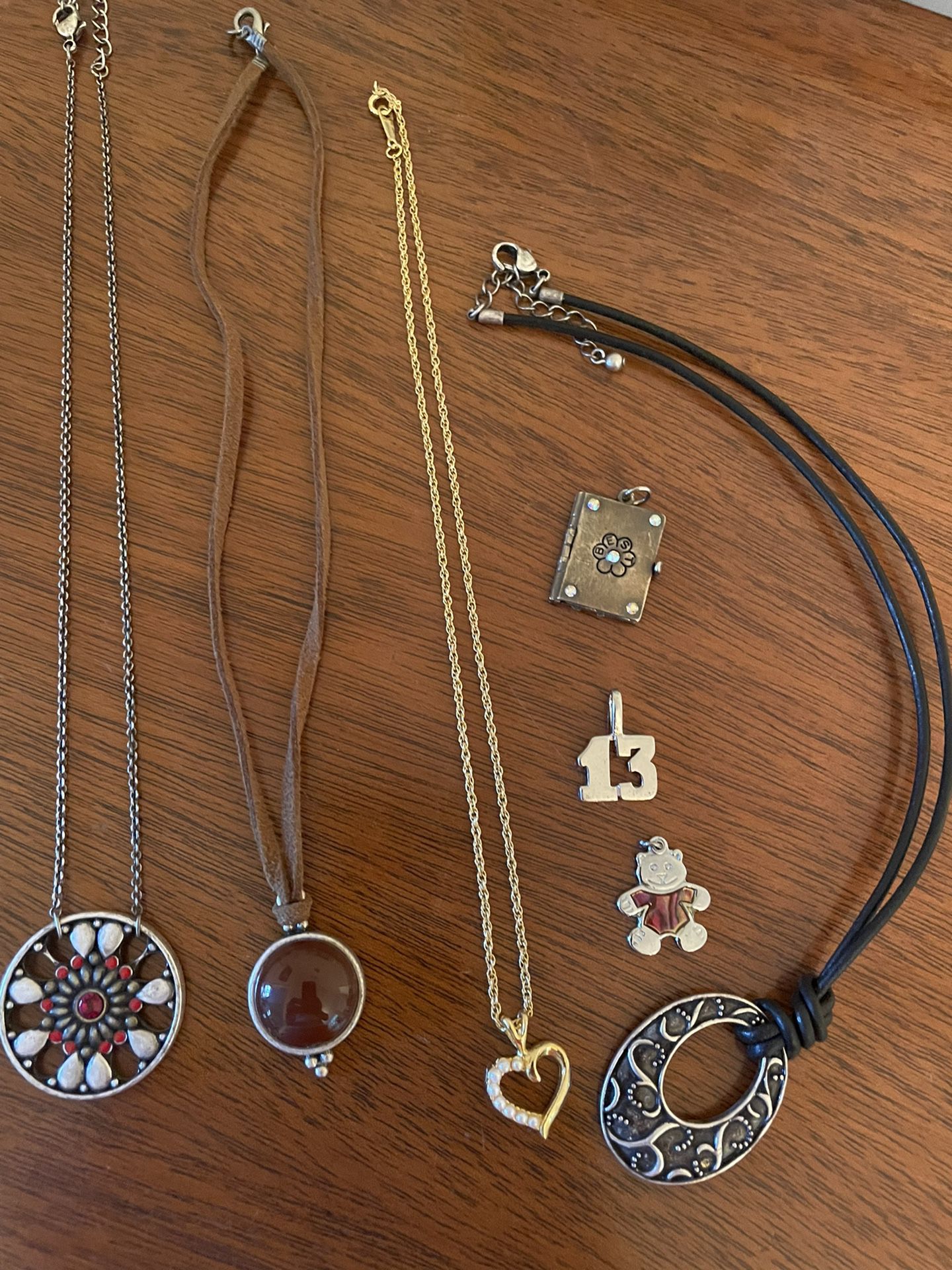 Costume Jewelry-necklaces And Charms 