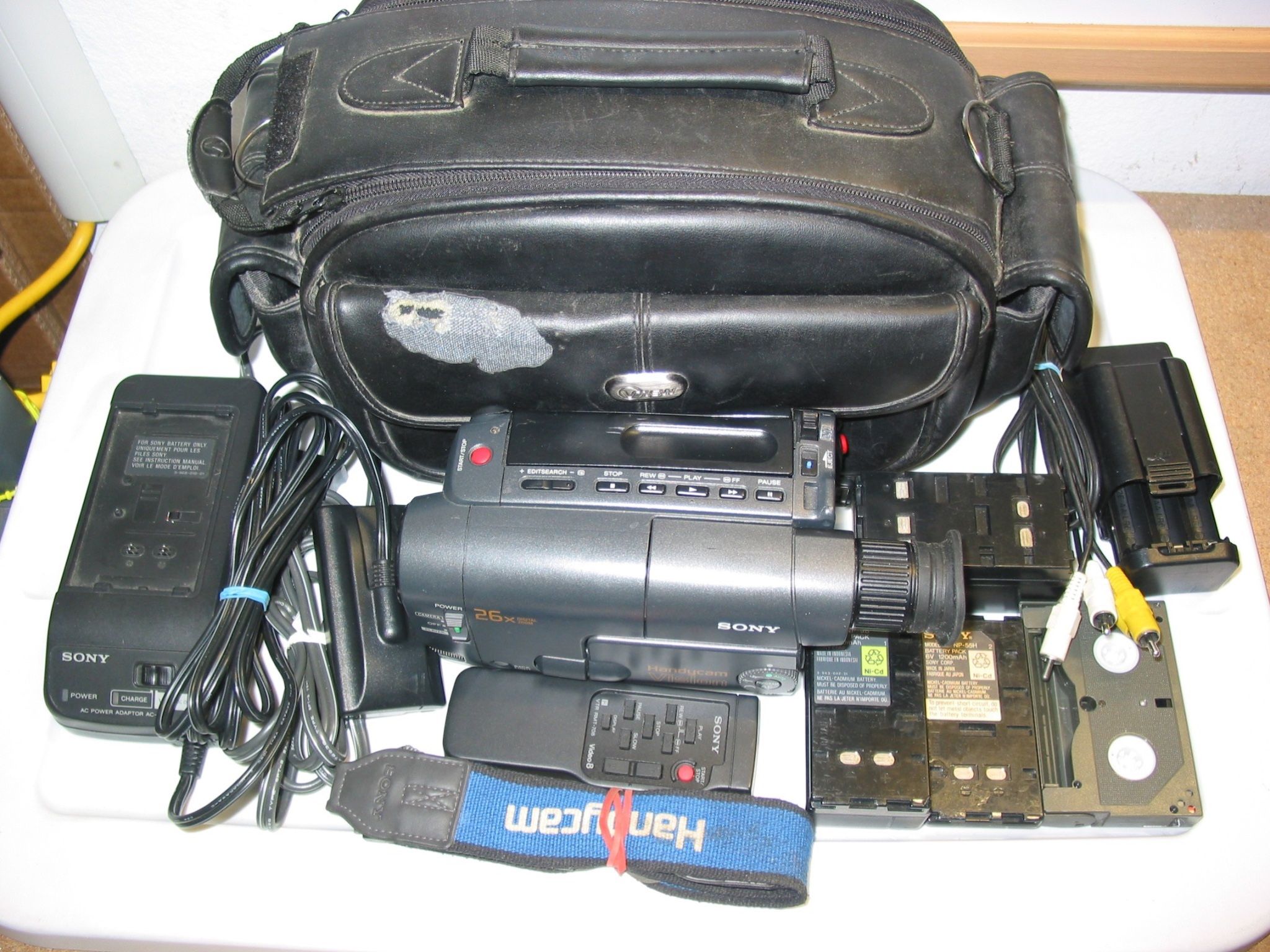 Sony Handycam CCD-TRV112 Video8 Video camcorder 8mm Cassette Playback Tape Player Camera