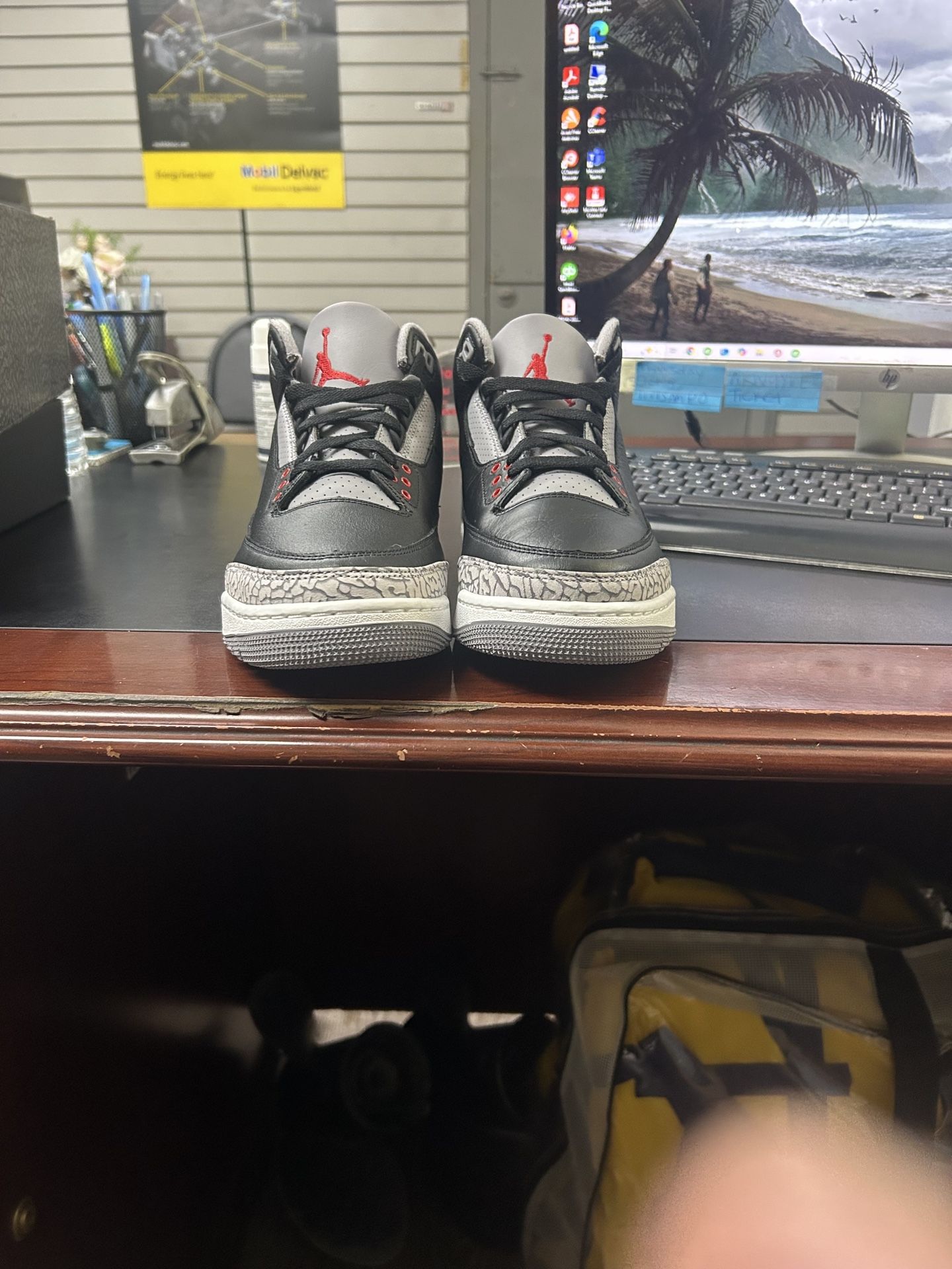 BRAND NEW JORDAN RETRO 3 CEMENT BLACK 9 1/2 BOUGHT FROM FLIGHT CLUB SENT ME WRONG SIZE $200 FIRM