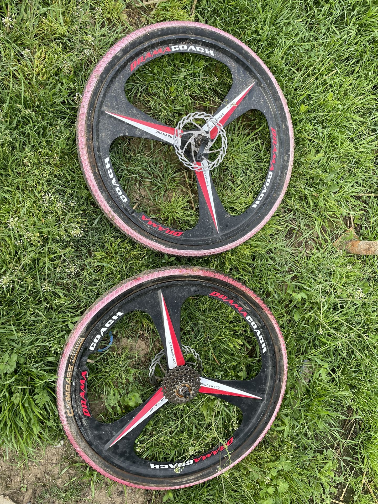 Drama Coach  Tire Set 