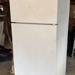 Free Fridge w/ Top Freezer, White Frigidaire, Fully Functional, Read Description