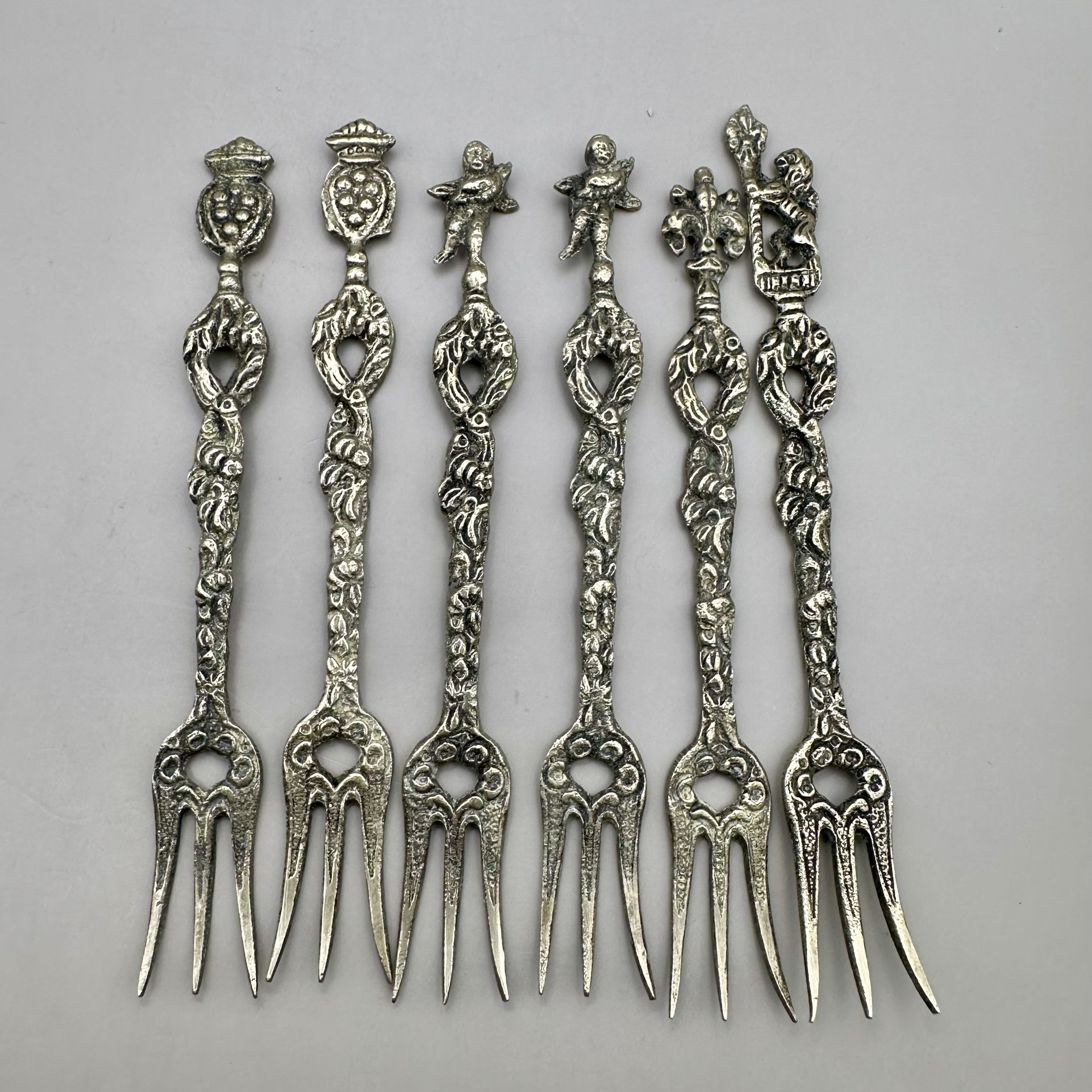 Montagnani Style Italy Stamped Small Forks Set 6 Ornate Lion Fleur De Lis Cherub
