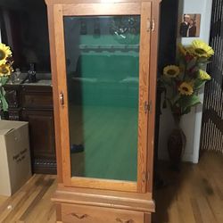 Cabinet For Guns Execellet Condition 