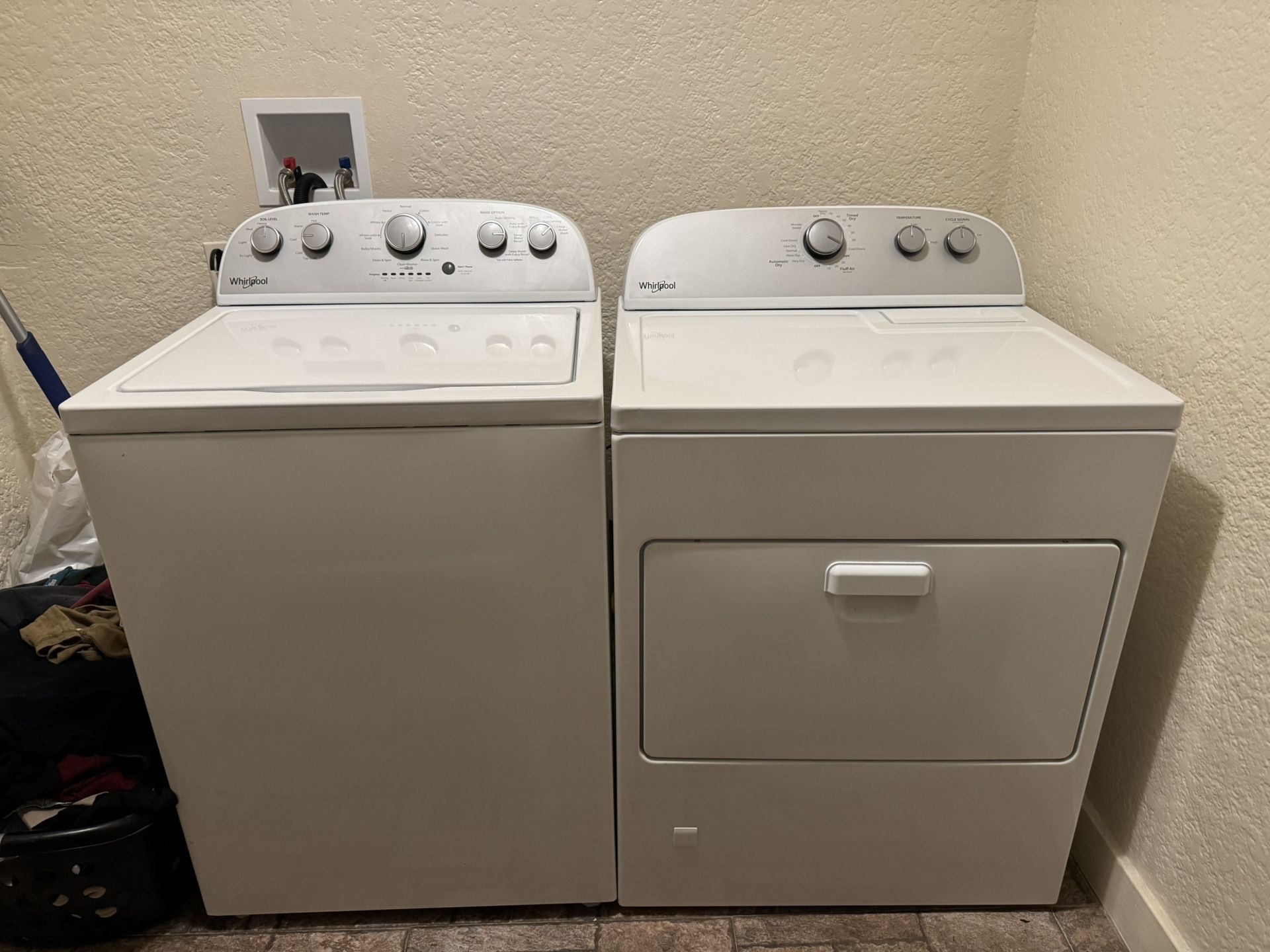 Whirlpool Washer & Gas Dryer Set – Like New –