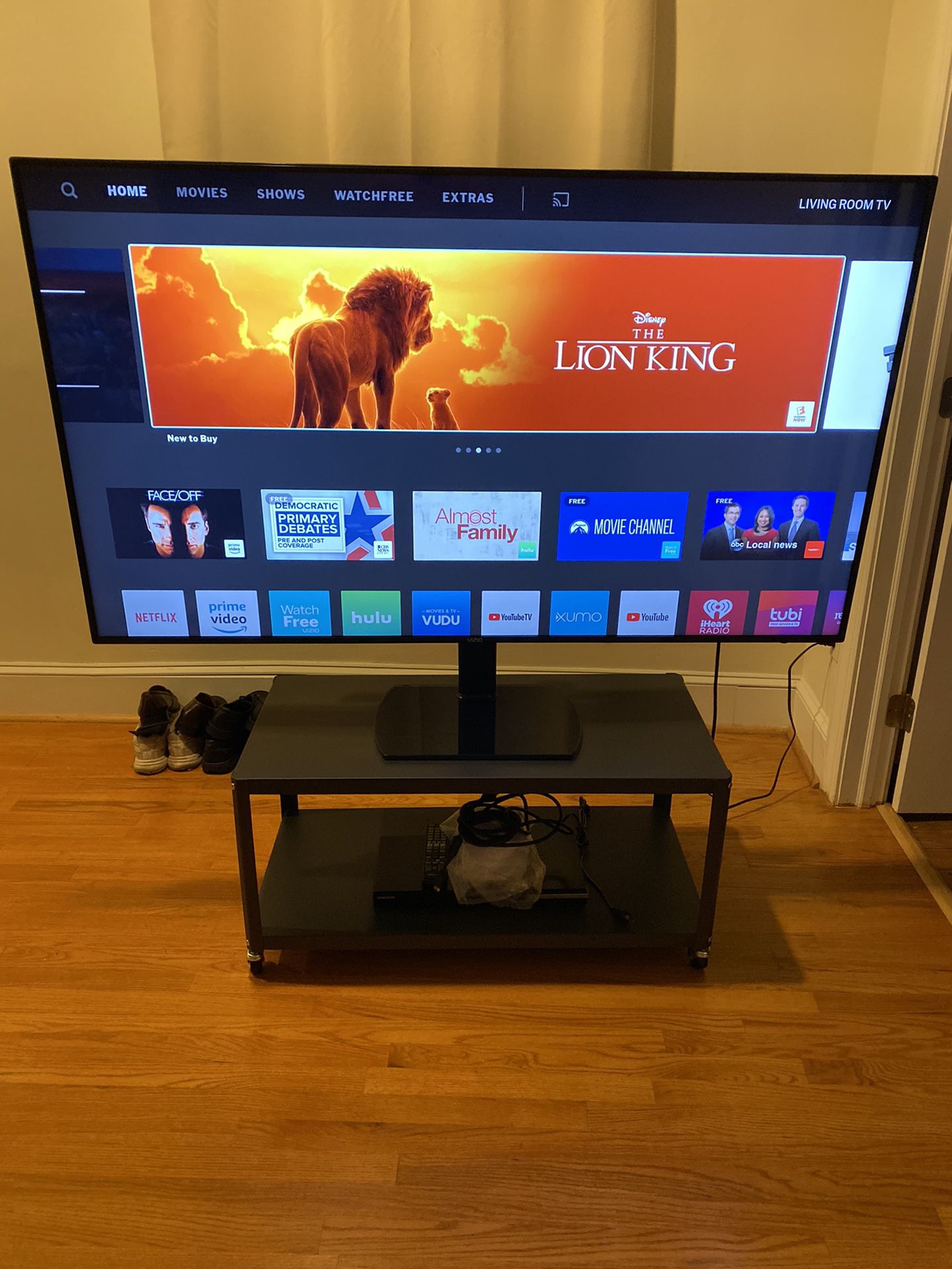 65 Inch Vizio 4k Ultra HD HDR Smart LED TV with built in Chromecast - Less than 3 months old + stand
