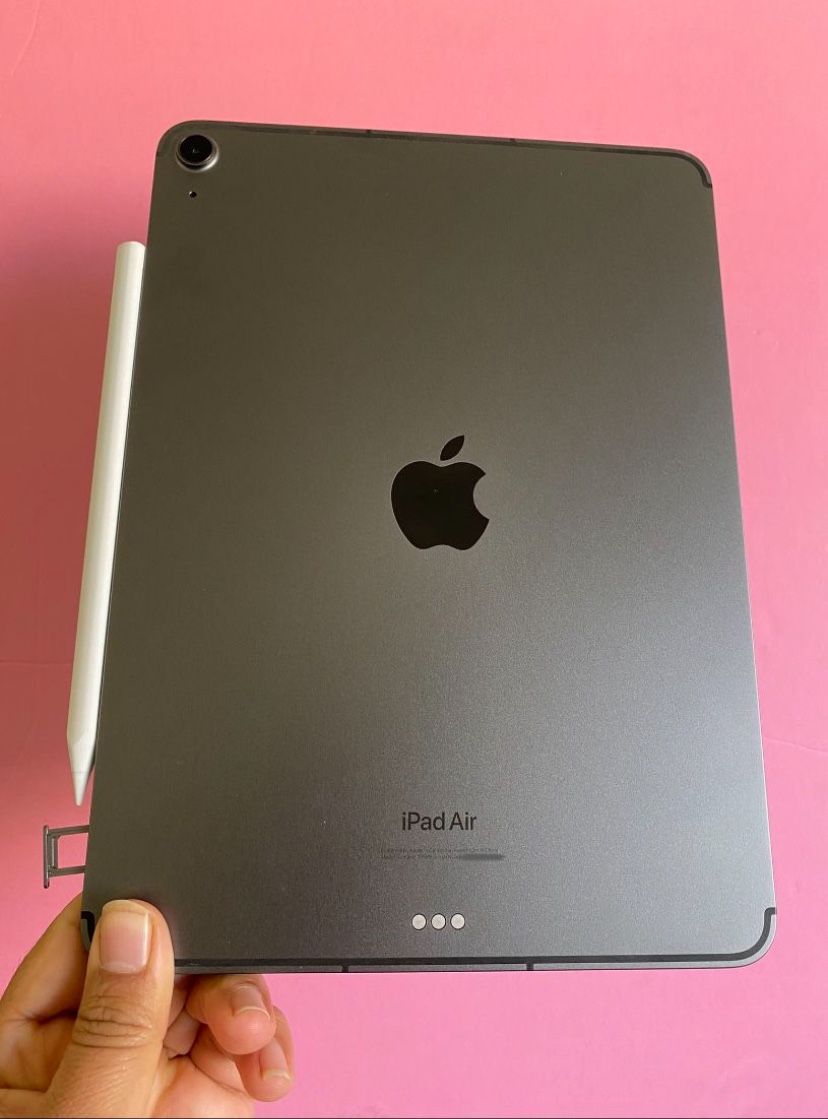 Apple IPad Air 5th Generation (10.9” Liquid Retina / M1 chip/ Latest 2022 ) 64GB Wifi + Cellular (5G) with Pen, Keyboard & Accessories (256gb $679)