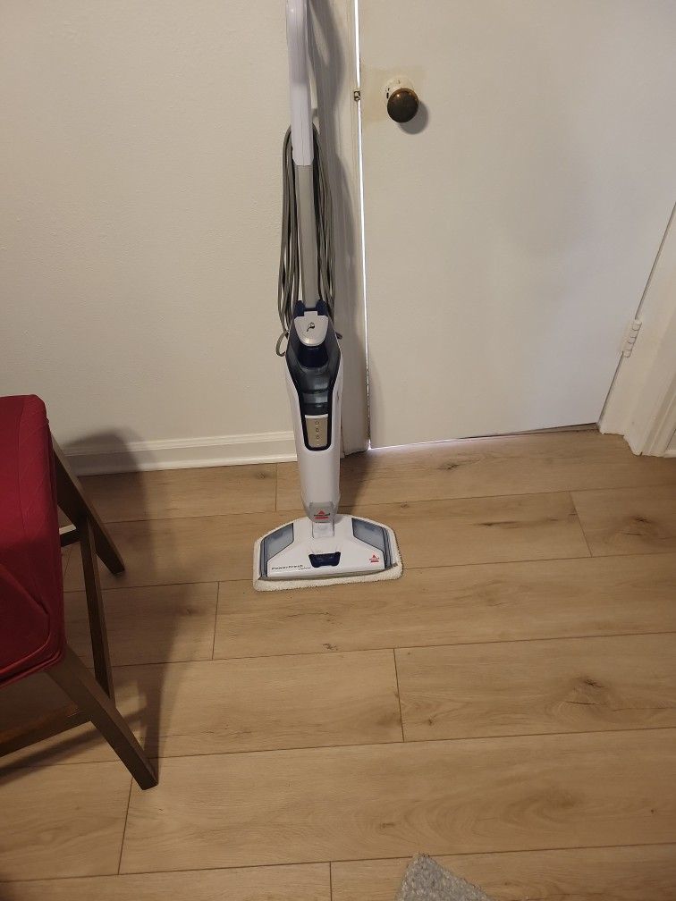 Bissell Steam Mop Deluxe (New Pack Of Cleanings Pads Included)